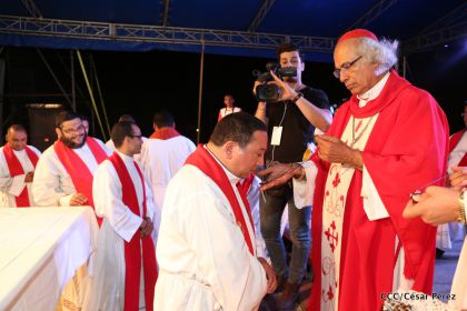 Juventud católica celebra efusivo homenaje al Cardenal Brenes