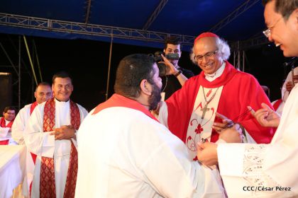 Juventud católica celebra efusivo homenaje al Cardenal Brenes