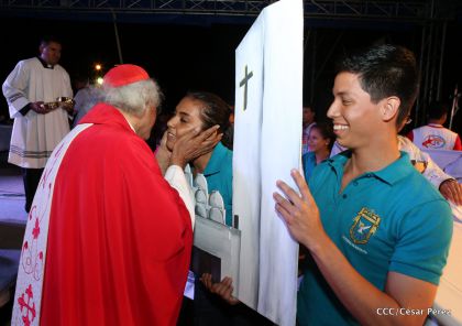 Juventud católica celebra efusivo homenaje al Cardenal Brenes