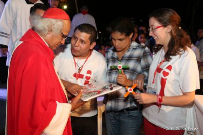 Juventud católica celebra efusivo homenaje al Cardenal Brenes