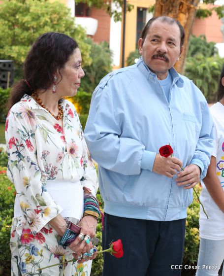 Daniel y Rosario rinden homenaje al Comandante Carlos Fonseca en su 80 Natalicio
