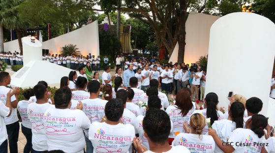 Daniel y Rosario rinden homenaje al Comandante Carlos Fonseca en su 80 Natalicio