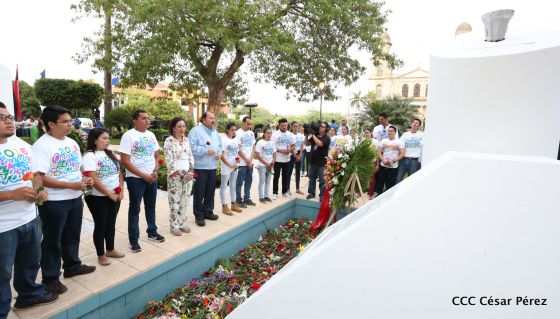Daniel y Rosario rinden homenaje al Comandante Carlos Fonseca en su 80 Natalicio