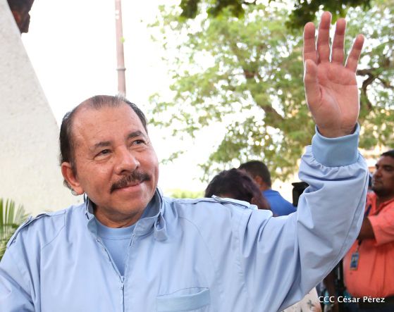 Daniel y Rosario rinden homenaje al Comandante Carlos Fonseca en su 80 Natalicio