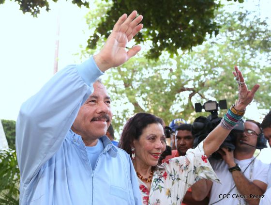 Daniel y Rosario rinden homenaje al Comandante Carlos Fonseca en su 80 Natalicio