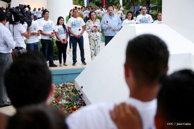 Daniel y Rosario rinden homenaje al Comandante Carlos Fonseca en su 80 Natalicio