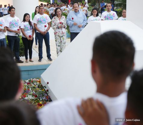 Daniel y Rosario rinden homenaje al Comandante Carlos Fonseca en su 80 Natalicio