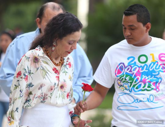 Daniel y Rosario rinden homenaje al Comandante Carlos Fonseca en su 80 Natalicio