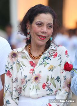 Daniel y Rosario rinden homenaje al Comandante Carlos Fonseca en su 80 Natalicio