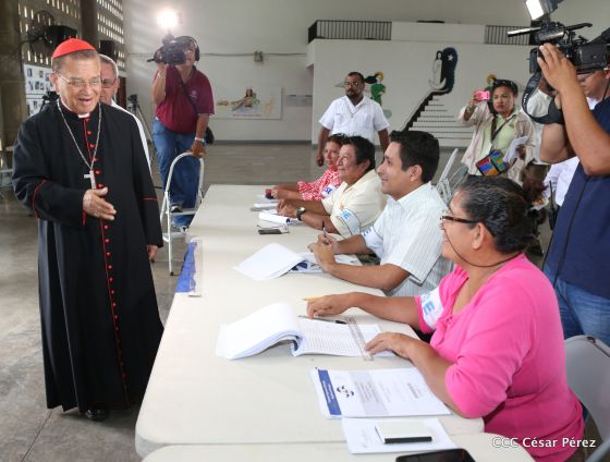 Cardenal Miguel acude a verificarse