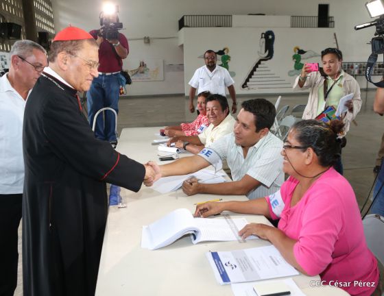 Cardenal Miguel acude a verificarse