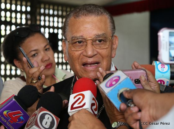 Cardenal Miguel acude a verificarse