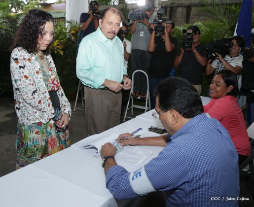Daniel y Rosario participan del proceso de verificación ciudadana