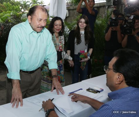 Daniel y Rosario participan del proceso de verificación ciudadana