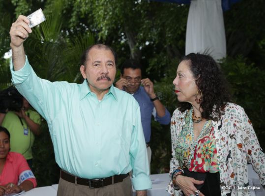 Daniel y Rosario participan del proceso de verificación ciudadana