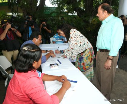 Daniel y Rosario participan del proceso de verificación ciudadana