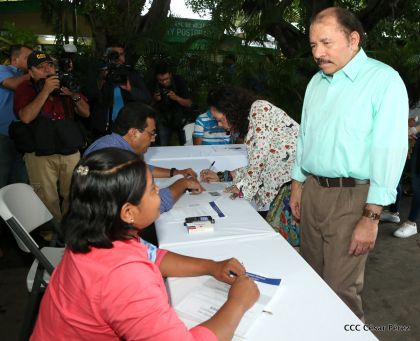 Daniel y Rosario participan del proceso de verificación ciudadana