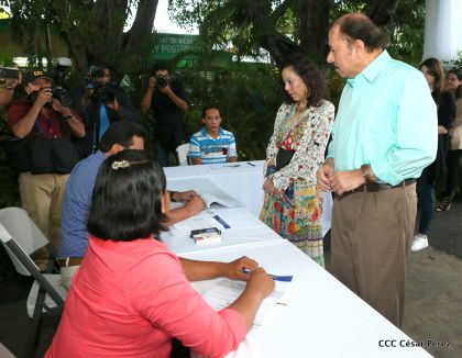 Daniel y Rosario participan del proceso de verificación ciudadana