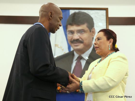 Alcaldía de Managua entrega orden Alexis Argüello a personalidades deportivas