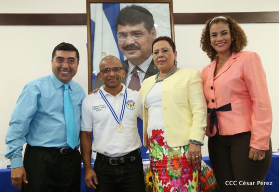 Alcaldía de Managua entrega orden Alexis Argüello a personalidades deportivas
