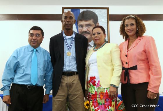 Alcaldía de Managua entrega orden Alexis Argüello a personalidades deportivas