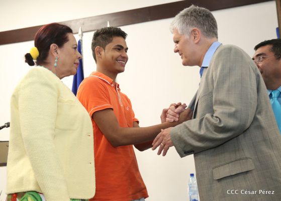 Alcaldía de Managua entrega orden Alexis Argüello a personalidades deportivas