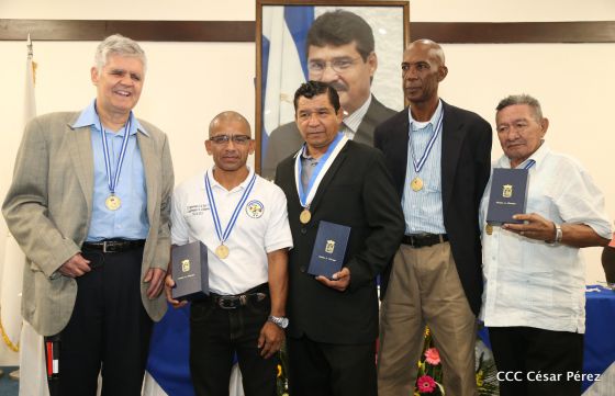 Alcaldía de Managua entrega orden Alexis Argüello a personalidades deportivas