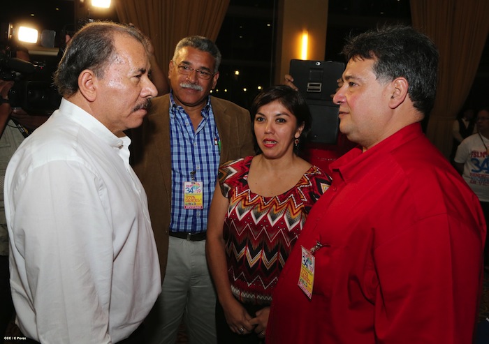 Comandante Daniel impone Orden Independencia Cultural Rubén Darío a Aris Agnano