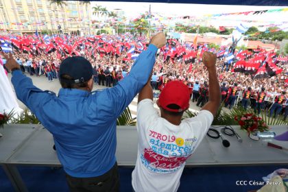 Presidente Daniel y Compañera Rosario en 37 Aniversario del Repliegue a Masaya