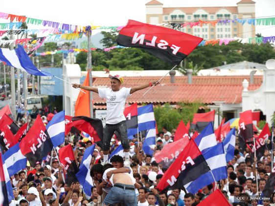 Presidente Daniel y Compañera Rosario en 37 Aniversario del Repliegue a Masaya