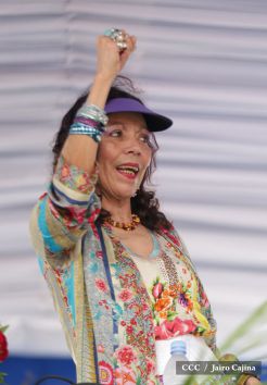 Presidente Daniel y Compañera Rosario en 37 Aniversario del Repliegue a Masaya