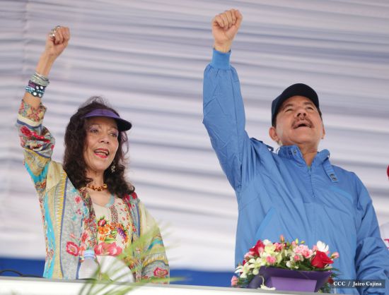 Presidente Daniel y Compañera Rosario en 37 Aniversario del Repliegue a Masaya