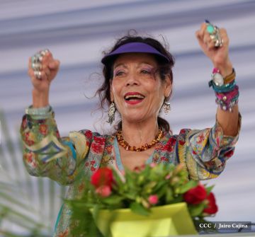 Presidente Daniel y Compañera Rosario en 37 Aniversario del Repliegue a Masaya