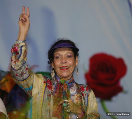 Presidente Daniel y Compañera Rosario en 37 Aniversario del Repliegue a Masaya