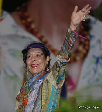 Presidente Daniel y Compañera Rosario en 37 Aniversario del Repliegue a Masaya