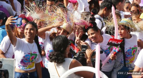 Juventud, Adelante con Daniel!