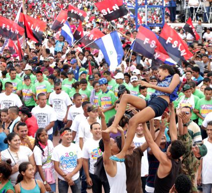 Daniel y Rosario celebran el 37 Aniversario de la Revolución Popular Sandinista