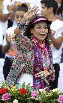 Daniel y Rosario celebran el 37 Aniversario de la Revolución Popular Sandinista