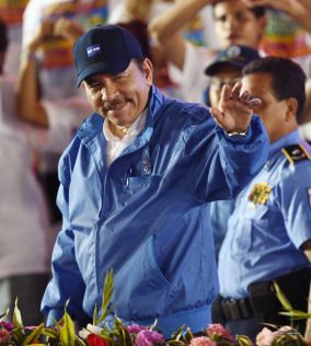 Daniel y Rosario celebran el 37 Aniversario de la Revolución Popular Sandinista