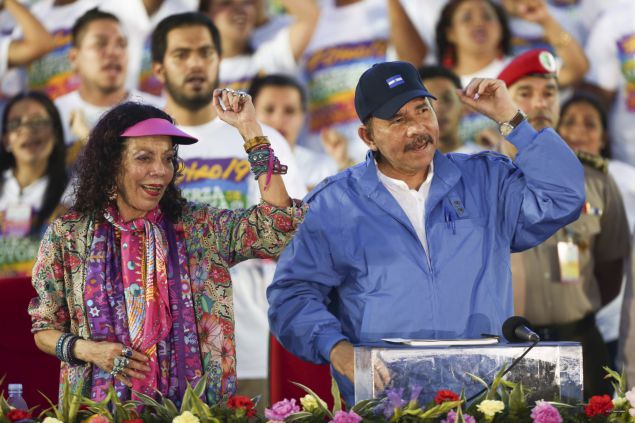 Daniel y Rosario celebran el 37 Aniversario de la Revolución Popular Sandinista