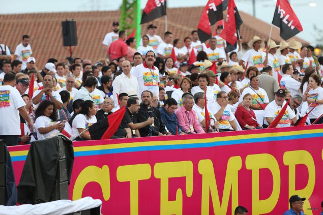 Daniel y Rosario celebran el 37 Aniversario de la Revolución Popular Sandinista