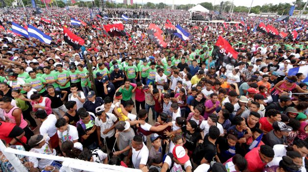 Daniel y Rosario celebran el 37 Aniversario de la Revolución Popular Sandinista