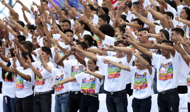 Daniel y Rosario celebran el 37 Aniversario de la Revolución Popular Sandinista