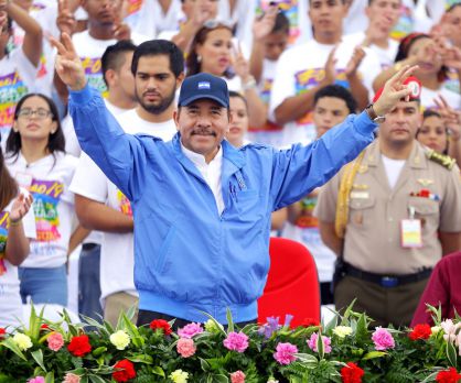 Daniel y Rosario celebran el 37 Aniversario de la Revolución Popular Sandinista