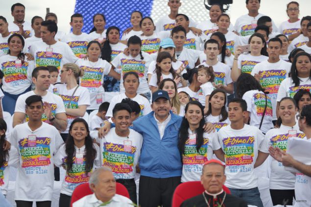 Daniel y Rosario celebran el 37 Aniversario de la Revolución Popular Sandinista