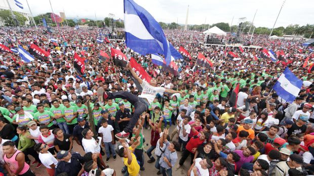 Daniel y Rosario celebran el 37 Aniversario de la Revolución Popular Sandinista