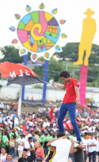 Daniel y Rosario celebran el 37 Aniversario de la Revolución Popular Sandinista