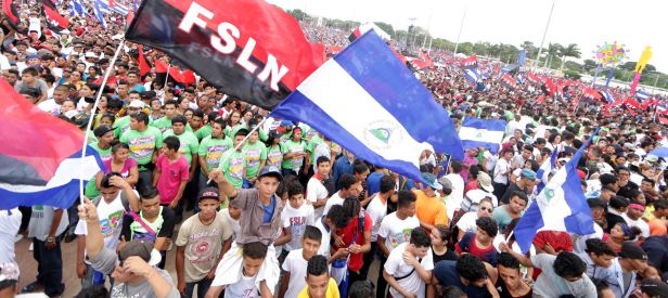 Daniel y Rosario celebran el 37 Aniversario de la Revolución Popular Sandinista