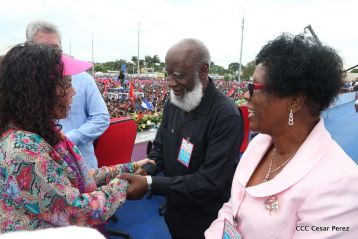 Daniel y Rosario celebran el 37 Aniversario de la Revolución Popular Sandinista