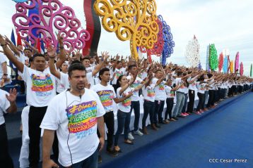Daniel y Rosario celebran el 37 Aniversario de la Revolución Popular Sandinista
